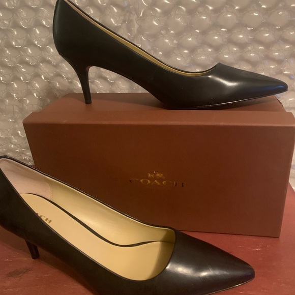 Coach - Picture 4 of 7